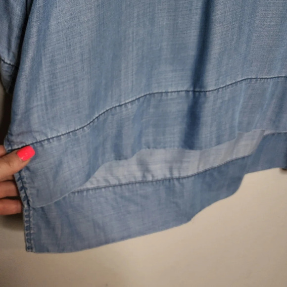 Chico's Zenergy chambray lace up hooded blue top. Roll tab sleeves. Size 3 -16/L - Picture 9 of 16